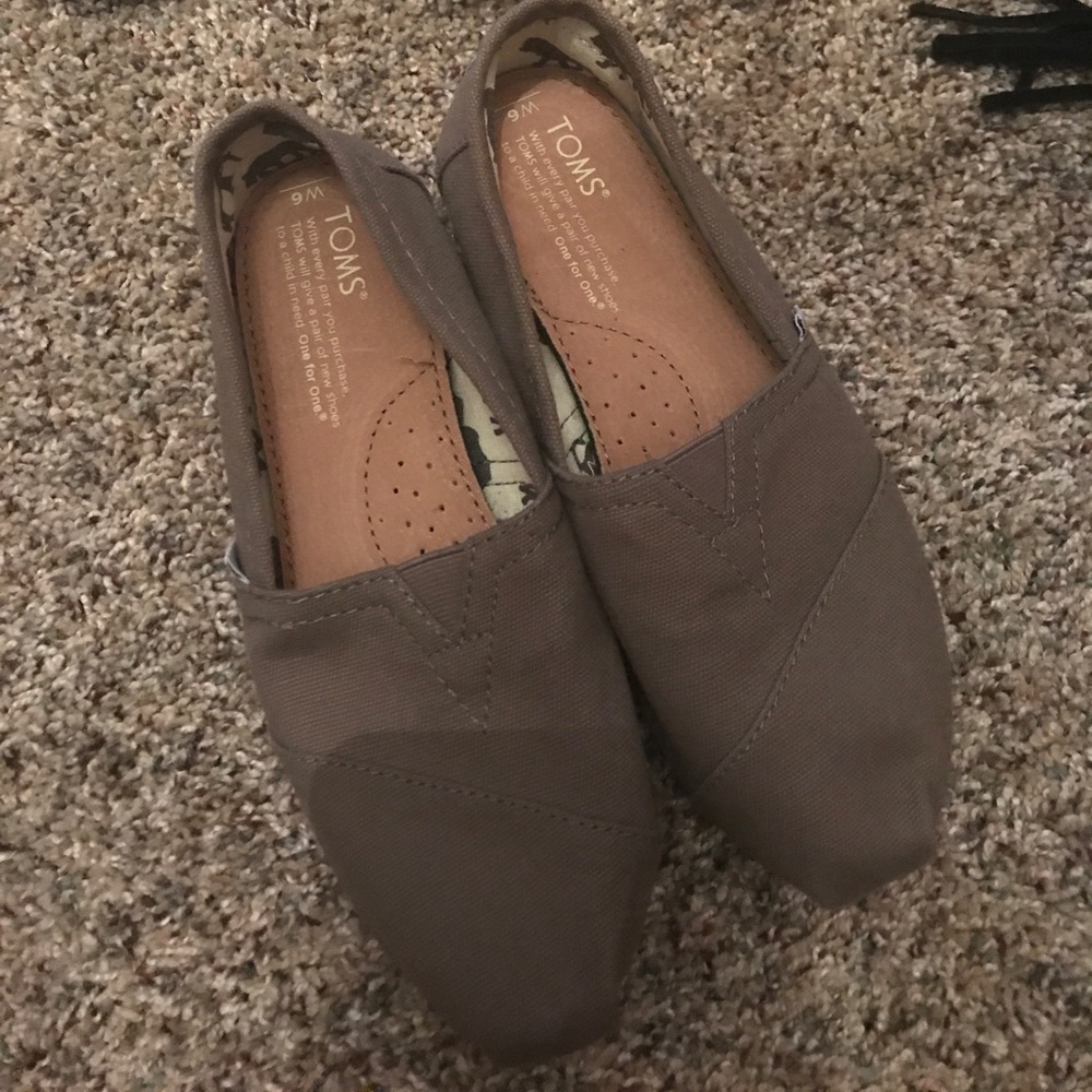 Toms Shoes